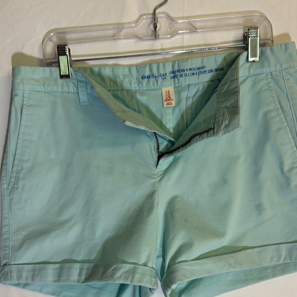 GAP Green Bermuda Shorts Lightweight Summer Essential